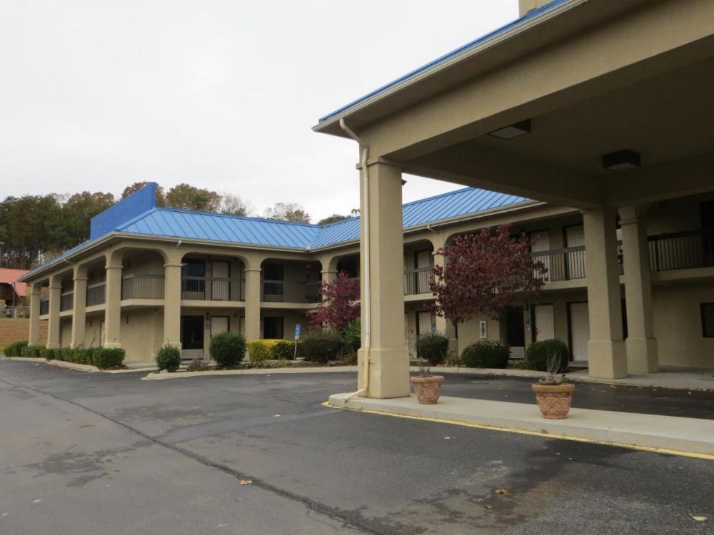 Travelodge by Wyndham Knoxville East Image 7